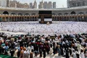 Muslim worshippers pray around the Kaaba, Islam's holiest shrine, at the Grand Mosque in Saudi Arabia's holy city of Mecca on June 4, 2024 as pilgrims arrive ahead of the annual hajj pilgrimage. (Photo by Abdel Ghani BASHIR / AFP)